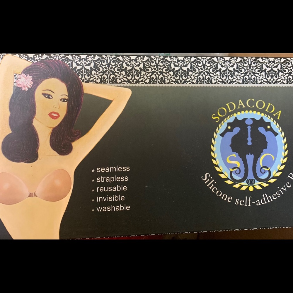 Silicone self-adhesive bra